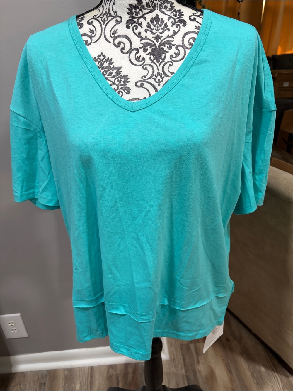 Relaxed V-Neck Short Sleeve Tee in Teal